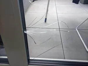 Prasklina vlivem tepelného šoku