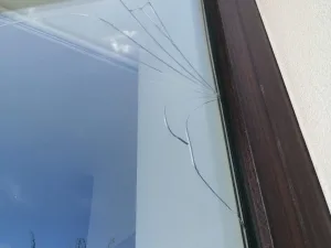 Prasklina vlivem tepelného šoku